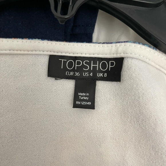 Crop top with cute design and colours - Picture 3 of 4